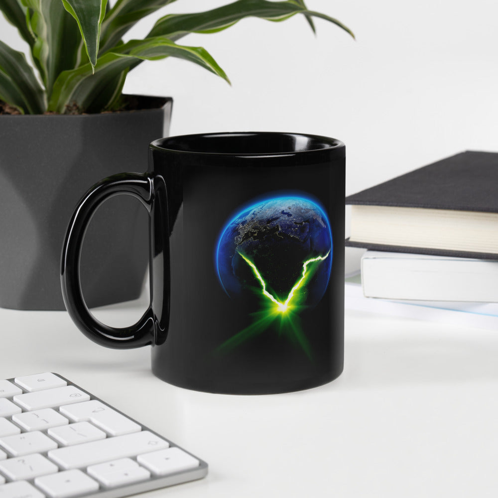 Alien: Earth Cracked Earth Black Glossy Mug